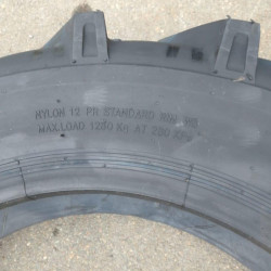 Шина 9.5-24 (слойність 12PR) з камерою.